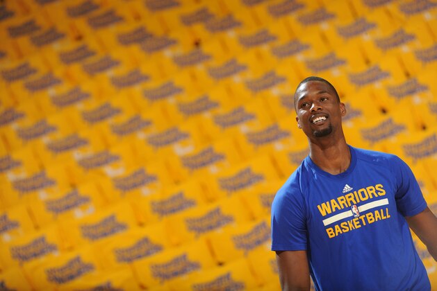 OAKLAND, CA - APRIL 18:  Harrison Barnes #40 of the Golden State Warriors warms up before the game against the Houston Rockets in Game Two of the Western Conference Quarterfinals during the 2016 NBA Playoffs on April 18, 2016 at ORACLE Arena in Oakland, California. NOTE TO USER: User expressly acknowledges and agrees that, by downloading and or using this photograph, user is consenting to the terms and conditions of Getty Images License Agreement. Mandatory Copyright Notice: Copyright 2016 NBAE (Photo by Noah Graham/NBAE via Getty Images)