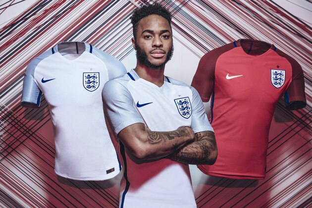 ALICANTE, SPAIN - NOVEMBER 13:  Raheem Sterling of England in action during the international friendly match between Spain and England at Jose Rico Perez Stadium on November 13, 2015 in Alicante, Spain.  (Photo by Mike Hewitt/Getty Images)