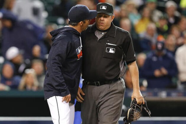 CORRECTS UMPIRE ID TO DOUG EDDINGS NOT JEFF NELSON Detroit Tigers manager Brad Ausmus, left, yells at home plate umpire Doug Eddings against the Minnesota Twins in the fourth inning of a baseball game Monday, May 16, 2016 in Detroit. Ausmus was thrown out of the game. (AP Photo/Paul Sancya)