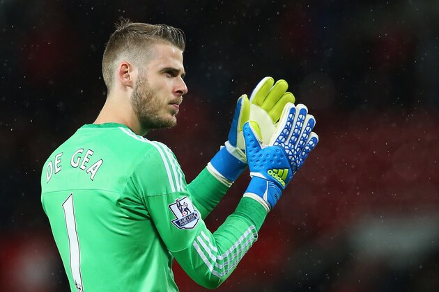 MANCHESTER, ENGLAND - MAY 17: David De Gea of Manchester United applauds the crowd after the Barclays Premier League match between Manchester United and AFC Bournemouth at Old Trafford on May 17, 2016 in Manchester, England. (Photo by Alex Livesey/Getty Images) MANCHESTER, ENGLAND - MAY 17: David De Gea of Manchester United applauds the crowd after the Barclays Premier League match between Manchester United and AFC Bournemouth at Old Trafford on May 17, 2016 in Manchester, England. (Photo by Alex Livesey/Getty Images)