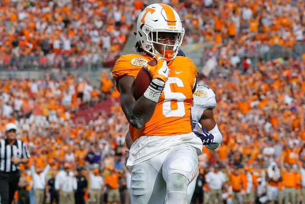 TAMPA, FL - JANUARY 1:  Alvin Kamara #6 of the Tennessee Volunteers against the Northwestern Wildcats during the Outback Bowl at Raymond James Stadium on January 1, 2016 in Tampa, Florida. (Photo by Mike Carlson/Getty Images)