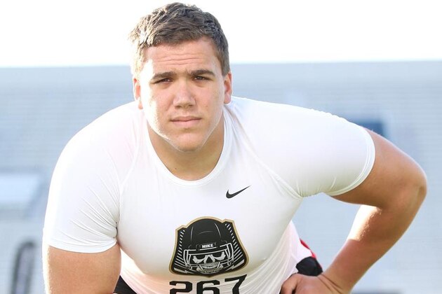 LSU scored a big commitment Friday evening when 4-star offensive tackle Austin Deculus announced his plans to play for head coach Les Miles. Deculus is LSU's eighth commitment in the 2017 class.