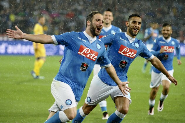 Napoli's Gonzalo Higuain celebrates after scoring during a Serie A soccer match between Napoli and Frosinone, at the Naples San Paolo stadium, Italy, Saturday, May 14, 2016. (Ciro Fusco/ANSA via AP)