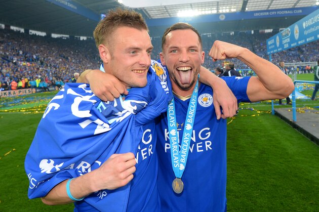 LEICESTER, ENGLAND - MAY 07:  Jamie Vardy (L) and Danny Drinkwater (R) of Leicester City celebrate the season champions after the Barclays Premier League match between Leicester City and Everton at The King Power Stadium on May 7, 2016 in Leicester, United Kingdom.  (Photo by Michael Regan/Getty Images)