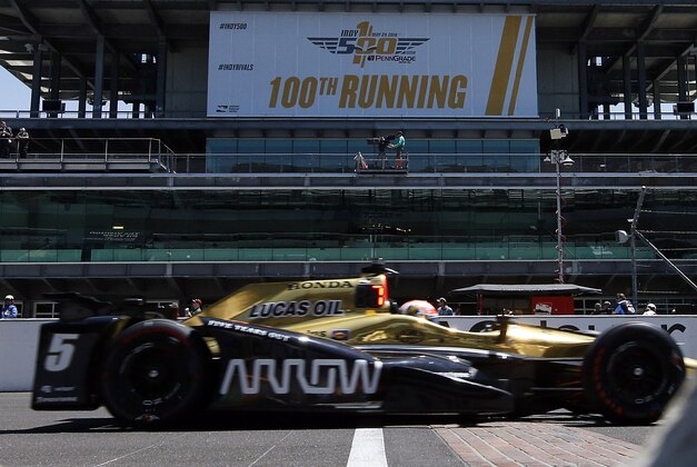 May 19, 2016; Indianapolis, IN, USA; Verizon Indy Car driver James Hinchcliffe crosses the yard of bricks during practice for the Indianapolis 500 at Indianapolis Motor Speedway. Mandatory Credit: Brian Spurlock-USA TODAY Sports May 19, 2016; Indianapolis, IN, USA; Verizon Indy Car driver James Hinchcliffe crosses the yard of bricks during practice for the Indianapolis 500 at Indianapolis Motor Speedway. Mandatory Credit: Brian Spurlock-USA TODAY Sports