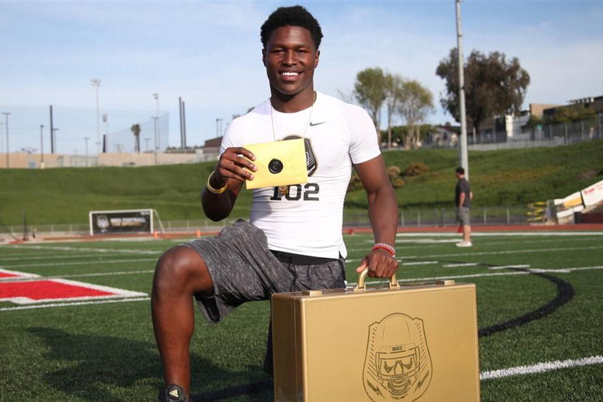 Calabasas, California, 5-star cornerback Darnay Holmes