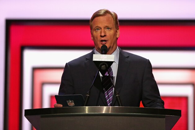 CHICAGO, IL - APRIL 28: Roger Goodell announces a draft pick during the 2016 NFL Draft at the Auditorium Theater on April 28, 2016 in Chicago, Illinois. (Photo by Jonathan Daniel/Getty Images)
