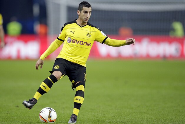 Dortmund's Henrikh Mkhitaryan plays the ball during the German Bundesliga soccer match between Hertha BSC Berlin and Borussia Dortmund in Berlin, Germany, Saturday, Feb. 6, 2016. (AP Photo/Michael Sohn)