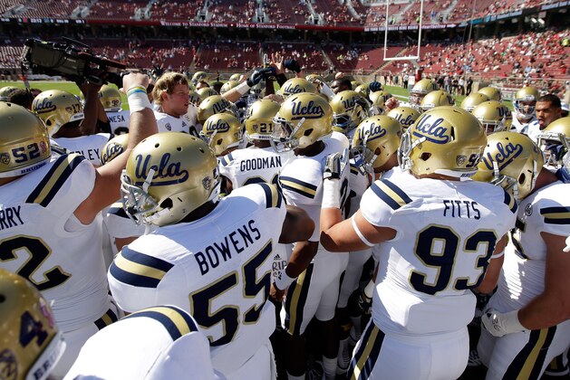 PALO ALTO, CA - OCTOBER 19:  The UCLA Bruins huddle up together before their game against the Stanford Cardinal at Stanford Stadium on October 19, 2013 in Palo Alto, California.  (Photo by Ezra Shaw/Getty Images)