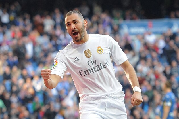 MADRID, SPAIN - DECEMBER 05:  Karim Benzema of Real Madrid celebrates after scoring his team's opening goal during the La Liga match between Real Madrid CF and Getafe CF at Estadio Santiago Bernabeu on December 5, 2015 in Madrid, Spain.  (Photo by Denis Doyle/Getty Images)
