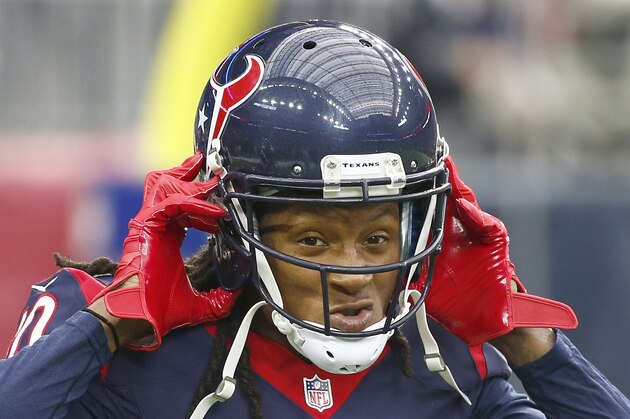 HOUSTON, TX - JANUARY 03: DeAndre Hopkins #10 of the Houston Texans warms up before playing against the Jacksonville Jaguars on January 3, 2016 at NRG Stadium in Houston, Texas. (Photo by Scott Halleran/Getty Images)
