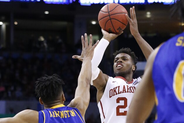 Oklahoma guard Buddy Hield, center, shoots over Cal State Bakersfield forward Jaylin Airington (11) in the first half of a first-round men's college basketball game in the NCAA Tournament, Friday, March 18, 2016, in Oklahoma City. VCU won 75-67. (AP Photo/Sue Ogrocki)
