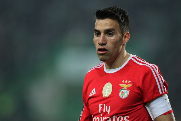 LISBON, PORTUGAL - MARCH 05: Benfica's midfielder Nicolas Gaitan during the match between Sporting CP and SL Benfica for the Portuguese Primeira Liga at Jose Alvalade Stadium on March 05, 2016 in Lisbon, Portugal.  (Photo by Carlos Rodrigues/Getty Images)
