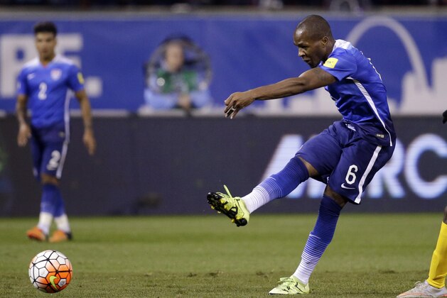 United States’ Darlington Nagbe handles the ball during the second half of a 2018 World Cup qualifying soccer match against St. Vincent and the Grenadines Friday, Nov. 13, 2015, in St. Louis. The United States won 6-1. (AP Photo/Jeff Roberson)
