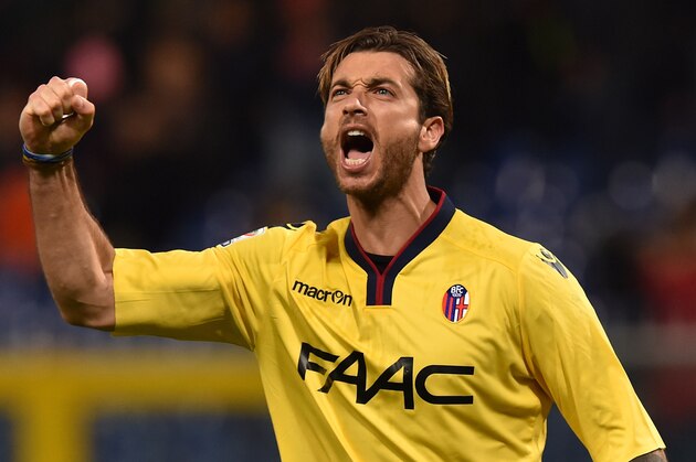 GENOA, ITALY - DECEMBER 12:  Antonio Mirante of Bologna FC celebrates victory at the end of the Serie A match betweeen Genoa CFC v Bologna FC at Stadio Luigi Ferraris on December 12, 2015 in Genoa, Italy.  (Photo by Valerio Pennicino/Getty Images)
