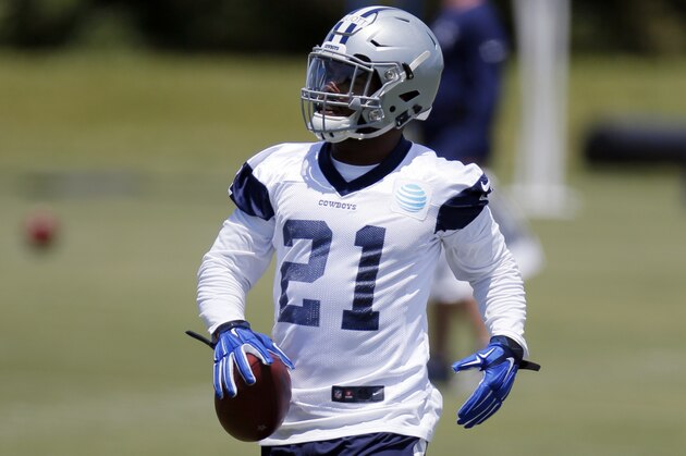 Dallas Cowboys running back Ezekiel Elliott carries the ball during the team's NFL football minicamp, Saturday May 7, 2016, in Irving, Texas. (AP Photo/Tony Gutierrez)