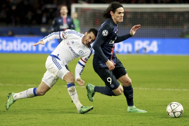 PARIS, FRANCE - FEBRUARY 16:  Edinson Cavani of Paris Saint-Germain in action with Pedro Rodriguez of Chelsea FC during the UEFA Champions League round of 16 (first leg) between Paris Saint-Germain and Chelsea FC at Parc Des Princes on february 16, 2016 in Paris, France.  (Photo by Xavier Laine/Getty Images)