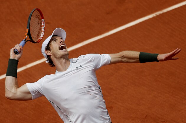 Britain's Andy Murray serves the ball to  Croatia's Ivo Karlovic during their third round match of the French Open tennis tournament at the Roland Garros stadium, Friday, May 27, 2016 in Paris. (AP Photo/Christophe Ena)