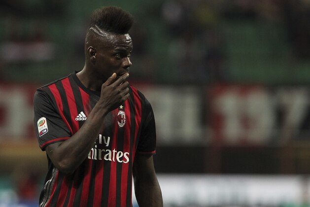 MILAN, ITALY - MAY 14:  Mario Balotelli of AC Milan looks on during the Serie A match between AC Milan and AS Roma at Stadio Giuseppe Meazza on May 14, 2016 in Milan, Italy.  (Photo by Marco Luzzani/Getty Images)