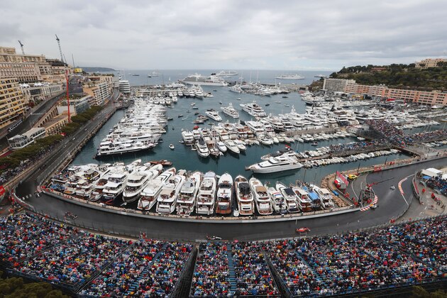 Formula one pilots drive at the Monaco street circuit, on May 29, 2016 in Monaco, during the Monaco Formula 1 Grand Prix. / AFP / Valery HACHE        (Photo credit should read VALERY HACHE/AFP/Getty Images)