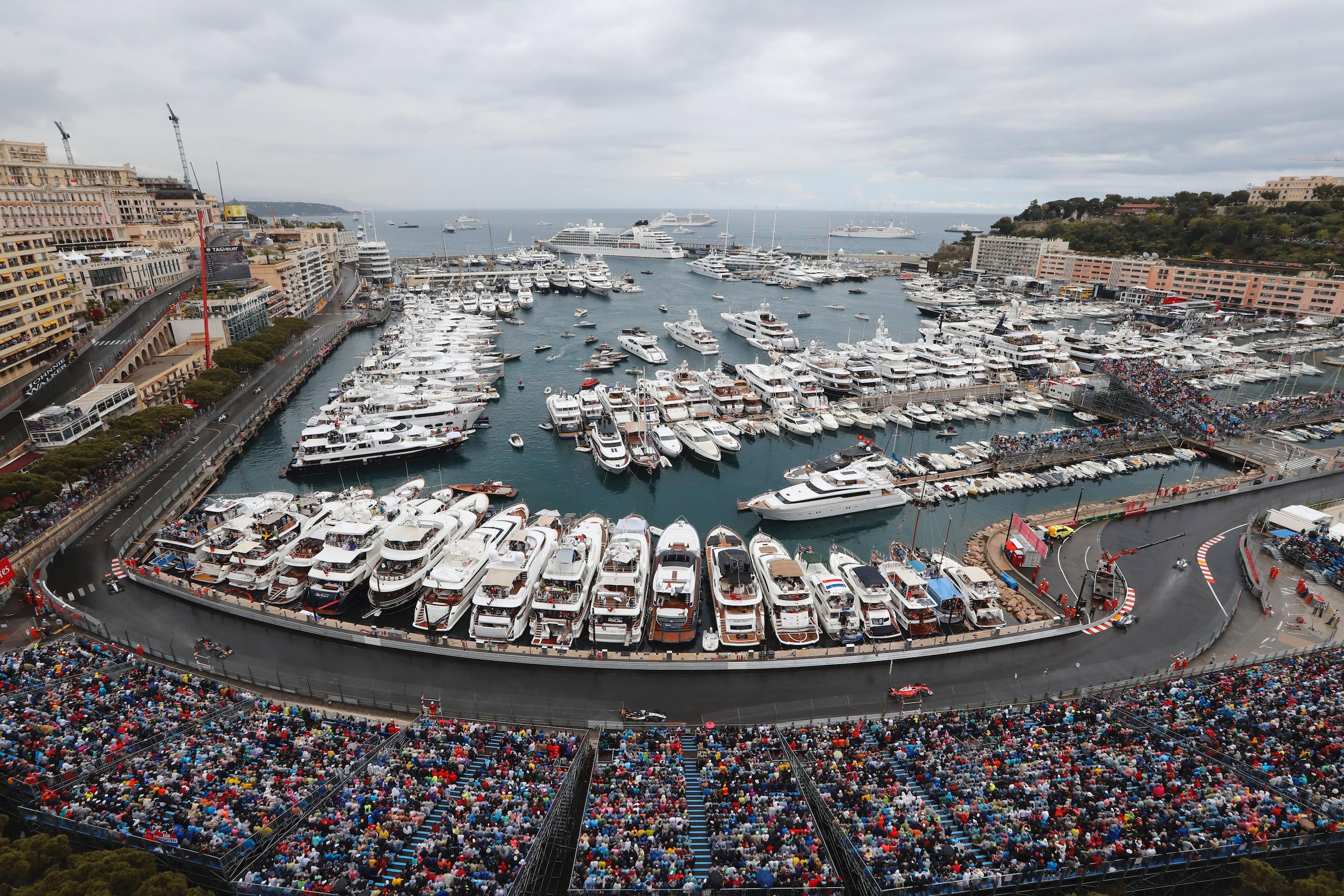 Formula one pilots drive at the Monaco street circuit, on May 29, 2016 in Monaco, during the Monaco Formula 1 Grand Prix. / AFP / Valery HACHE        (Photo credit should read VALERY HACHE/AFP/Getty Images)