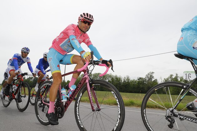 Pink jersey Italy's Vincenzo Nibali rides during the 21th and last stage of the 99th Giro d'Italia, Tour of Italy, from Cuneo to Turin on May 29, 2016.  / AFP / Luk BENIES        (Photo credit should read LUK BENIES/AFP/Getty Images)