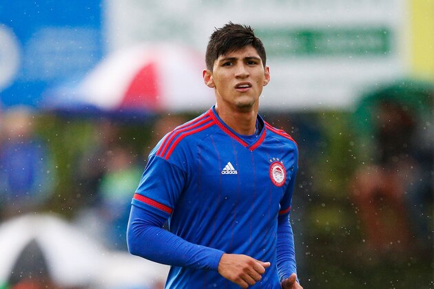 DRENTHE, NETHERLANDS - JULY 29:  Alan Pulido of Olympiacos in action during the pre season friendly match between FC Twente and Olympiacos Piraeus held at Sportpark Veenoord on July 29, 2015 in New Amsterdam and Veenoord, Netherlands.  (Photo by Dean Mouhtaropoulos/Getty Images)