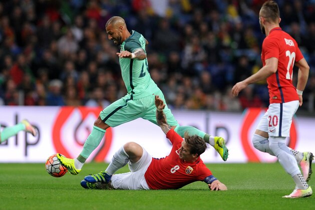 Portugal's Ricardo Quaresma, left, challenges Norway's Stefan Johansen during a friendly soccer match between Portugal and Norway at the Dragao stadium in Porto, Portugal, Sunday, May 29, 2016.  The Portuguese squad is in preparation for the UEFA EURO 2016 soccer championships, hosted by France. (AP Photo/Paulo Duarte)