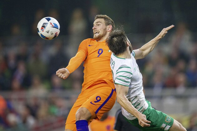 (L-R) Vincent Janssen of Holland, Harry Arter of Ireland during the International friendly match betwen Republic of Ireland and Netherlands on May 27, 2016 at the Aviva stadium in Dublin, Ireland.(Photo by VI Images via Getty Images)