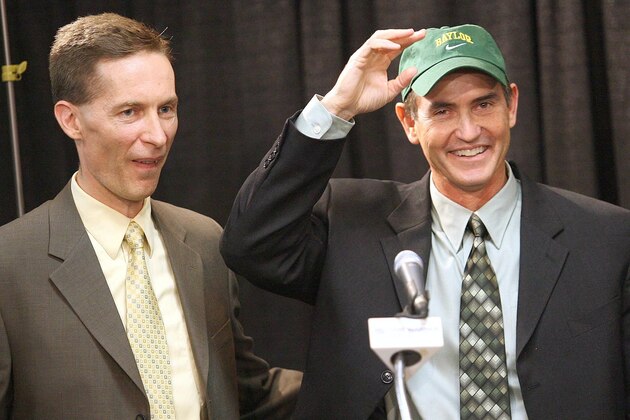 Houston football coach Art Briles, right, is introduced as the new Baylor football coach by Baylor athletic director Ian McCaw during a news conference Wednesday, Nov. 28, 2007, in Waco, Texas. (AP Photo/Duane A. Laverty)