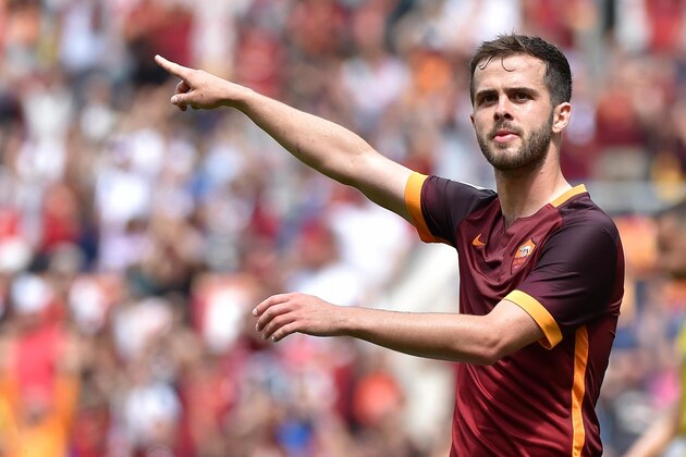 AS Roma's Miralem Pjanic scores a goal during the Italian Serie A soccer match between AS Roma and Chievo Verona at the Olympic stadium in Rome, Sunday, May 8, 2016.  (Ettore Ferrari/ANSA via AP Photo) ITALY OUT
