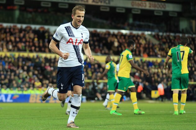 NORWICH, ENGLAND - FEBRUARY 02:  Harry Kane of Tottenham Hotspur celebrates scoring his team's second goal during the Barclays Premier League match between Norwich City and Tottenham Hotspur at Carrow Road on February 2, 2016 in Norwich, England.  (Photo by Stephen Pond/Getty Images)