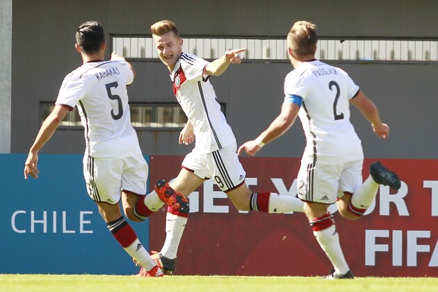 Germany's player Johannes Eggestein (C) celebrates with teammates after scoring against Australia during their FIFA U-17 World Cup Chile 2015 football match at Nelson Oyarsun  stadium in Chillan, Chile, on October 18, 2015. AFP PHOTO/MARCELO HERNANDEZ/PHOTOSPORT        (Photo credit should read MARCELO HERNANDEZ/AFP/Getty Images)