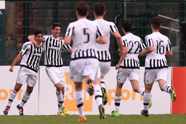 VIAREGGIO, ITALY - MARCH 30:  Guido Nahuel Vadala (L) of Juventus is celebrated after scoring his team's second goal (penalty) during the Viareggio Juvenile Tournament match between FC Juventus and US Citta di Palermo on March 30, 2016 in Viareggio, Italy.  (Photo by Tullio M. Puglia/Getty Images)