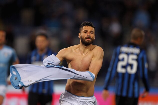 ROME, ITALY - MAY 01:  Antonio Candreva of SS Lazio celebrates after scoring the team's second goal from penalty spot during the Serie A match between SS Lazio and FC Internazionale Milano at Stadio Olimpico on May 1, 2016 in Rome, Italy.  (Photo by Paolo Bruno/Getty Images)
