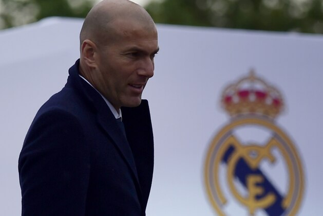Real Madrid's French coach Zinedine Zidane celebrates the team's win on Plaza Cibeles in Madrid on May 29, 2016 after the UEFA Champions League final foobtall match between Real Madrid CF, Club Atletico de Madrid held in Milan, Italy. / AFP / JAVIER SORIANO        (Photo credit should read JAVIER SORIANO/AFP/Getty Images)