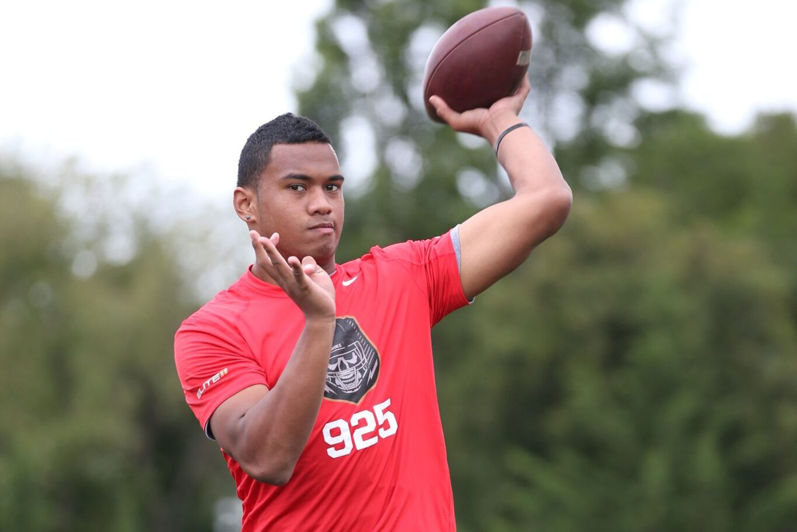 4-Star QB and Alabama pledge Tua Tagovailoa is one of 24 passers on hand at the 2016 Elite 11 Finals in Los Angeles this weekend.