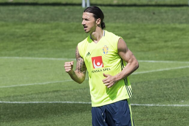 Sweden's forward and team captain Zlatan Ibrahimovic attends a training session in Bastad, Sweden, on June 3, 2016, where the team stays for a training camp as part of preparations for the upcoming Euro 2016 European football championships. / AFP / JONATHAN NACKSTRAND        (Photo credit should read JONATHAN NACKSTRAND/AFP/Getty Images)