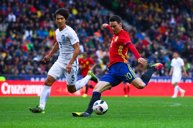 SALZBURG, AUSTRIA - JUNE 01:  Aritz Aduriz of Spain shoots towards goal during an international friendly match between Spain and Korea at the Red Bull Arena stadium on June 1, 2016 in Salzburg, Austria.  (Photo by David Ramos/Getty Images)