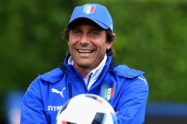 FLORENCE, ITALY - JUNE 02:  Head coach Italy Antonio Conte smiles during the Italy training session at the club's training ground at Coverciano on June 02, 2016 in Florence, Italy.  (Photo by Claudio Villa/Getty Images)