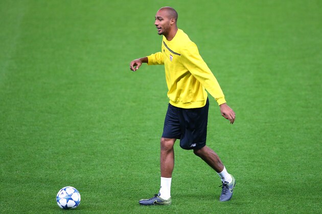 MANCHESTER, ENGLAND - OCTOBER 20:  Steven N'Zonzi of Sevilla FC during a training session at the Etihad Stadium on October 20, 2015 in Manchester, United Kingdom.  (Photo by Alex Livesey/Getty Images)
