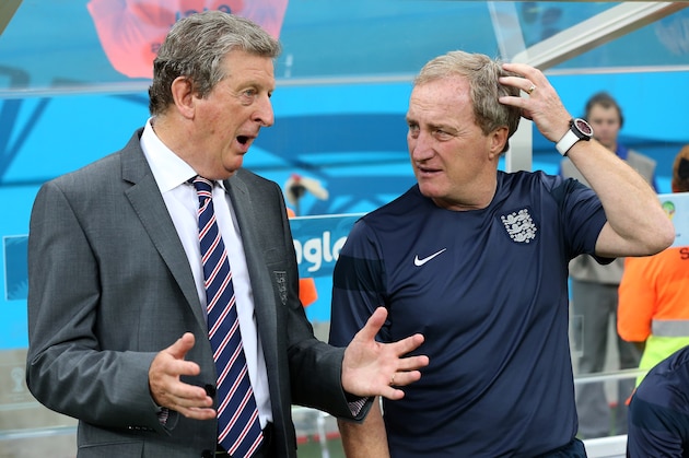 MANAUS, BRAZIL - JUNE 14: Head coach of England Roy Hodgson talks to his assistant-coach Ray Lewington prior to the 2014 FIFA World Cup Brazil Group D match between England and Italy at Arena Amazonia on June 14, 2014 in Manaus, Brazil. (Photo by Jean Catuffe/Getty Images)