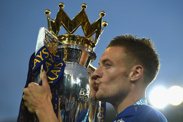LEICESTER, ENGLAND - MAY 07: Jamie Vardy of Leicester City kisses the Premier League Trophy after the Barclays Premier League match between Leicester City and Everton at The King Power Stadium on May 7, 2016 in Leicester, United Kingdom.  (Photo by Laurence Griffiths/Getty Images)