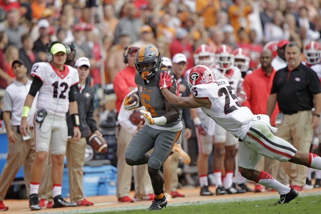 Tennessee running back Alvin Kamara (6) runs the ball as he's hit by Georgia safety Alvin Kamara (6) runs the ball as he's defended by Georgia linebacker Tim Kimbrough (25) during an NCAA college football game against Georgia Saturday, Oct. 10, 2015 in Knoxville, Tenn. (AP Photo/Wade Payne)