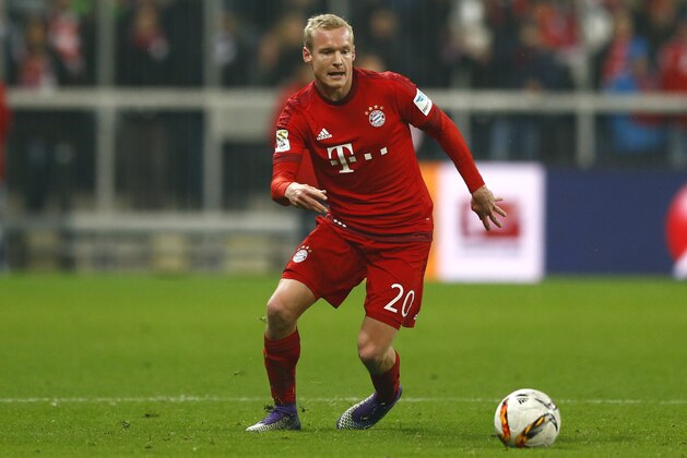 Bayern's Sebastian Rode controls the ball during the German Bundesliga soccer match between FC Bayern Munich and SV Werder Bremen at the Allianz Arena stadium in Munich, Germany, Saturday, March 12, 2016. (AP Photo/Matthias Schrader)