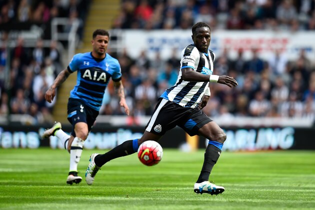NEWCASTLE UPON TYNE, ENGLAND - MAY 15:  Captain Moussa Sissoko of Newcastle United in action during the Premier League match between Newcastle United and Tottenham Hotspur at St James' Park on May 15, 2016 in Newcastle upon Tyne, England.  (Photo by Stu Forster/Getty Images)