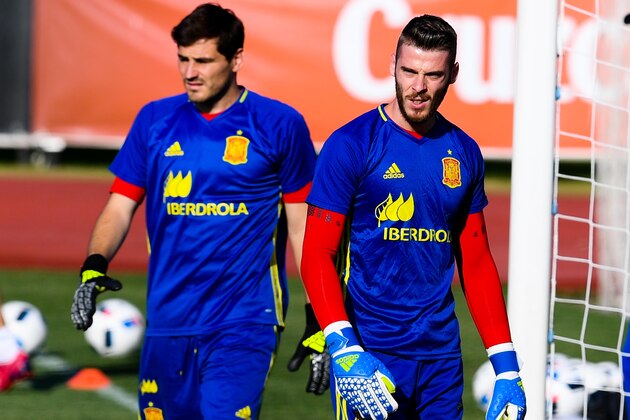 MADRID, SPAIN - JUNE 06:  Goalkeepers  David de Gea (R) and Iker Casillas of Spain of Spain look on during a training session at La Ciudad del Futbol de las Rozas on June 6, 2016 in Madrid, Spain.  (Photo by David Ramos/Getty Images)