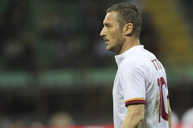 MILAN, ITALY - MAY 14:  Francesco Totti of AS Roma looks on during the Serie A match between AC Milan and AS Roma at Stadio Giuseppe Meazza on May 14, 2016 in Milan, Italy.  (Photo by Marco Luzzani/Getty Images)
