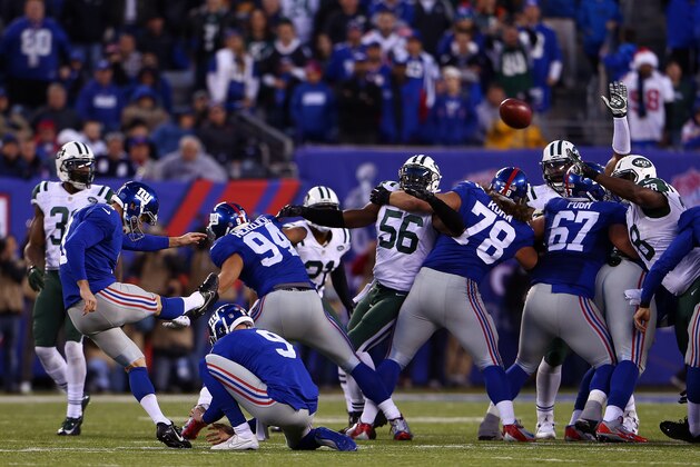EAST RUTHERFORD, NJ - DECEMBER 06:  Josh Brown #3 of the New York Giants misses a game tying field goal in overtime against the New York Jets at MetLife Stadium on December 6, 2015 in East Rutherford, New Jersey.  The Jets won by a score of 23-20.  (Photo by Michael Heiman/Getty Images)
