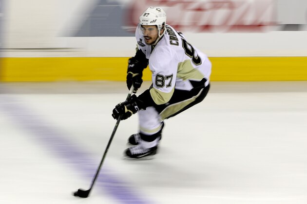 SAN JOSE, CA - JUNE 06:  Sidney Crosby #87 of the Pittsburgh Penguins with the puck against the San Jose Sharks in Game Four of the 2016 NHL Stanley Cup Final at SAP Center on June 6, 2016 in San Jose, California.  (Photo by Ezra Shaw/Getty Images)